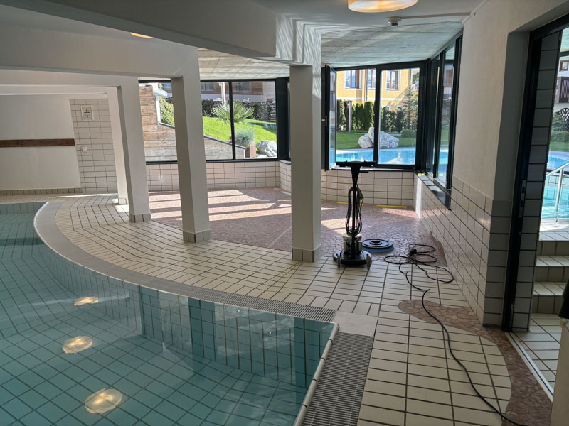 Poolbereich im Gut Wenghof Family Resort Werfenweng
